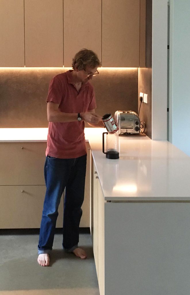Preparing coffee in my kitchen: Social status of kitchens